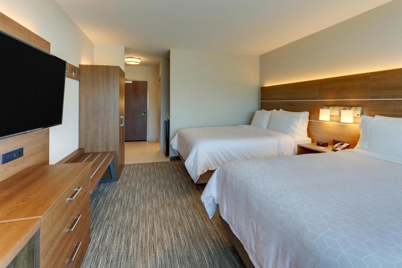 Holiday Inn Express & Suites - Roanoke - Civic Center Екстер'єр фото