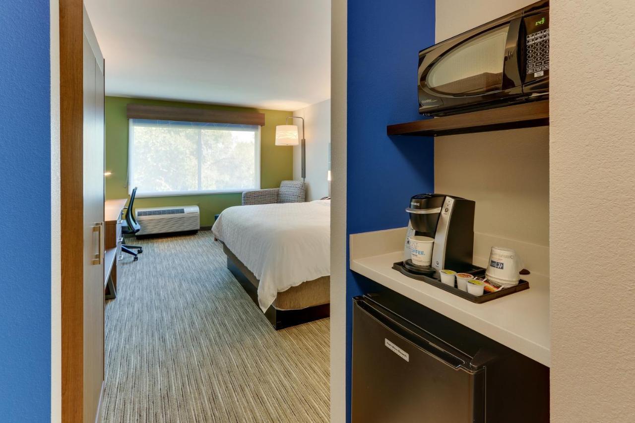 Holiday Inn Express & Suites - Roanoke - Civic Center Екстер'єр фото