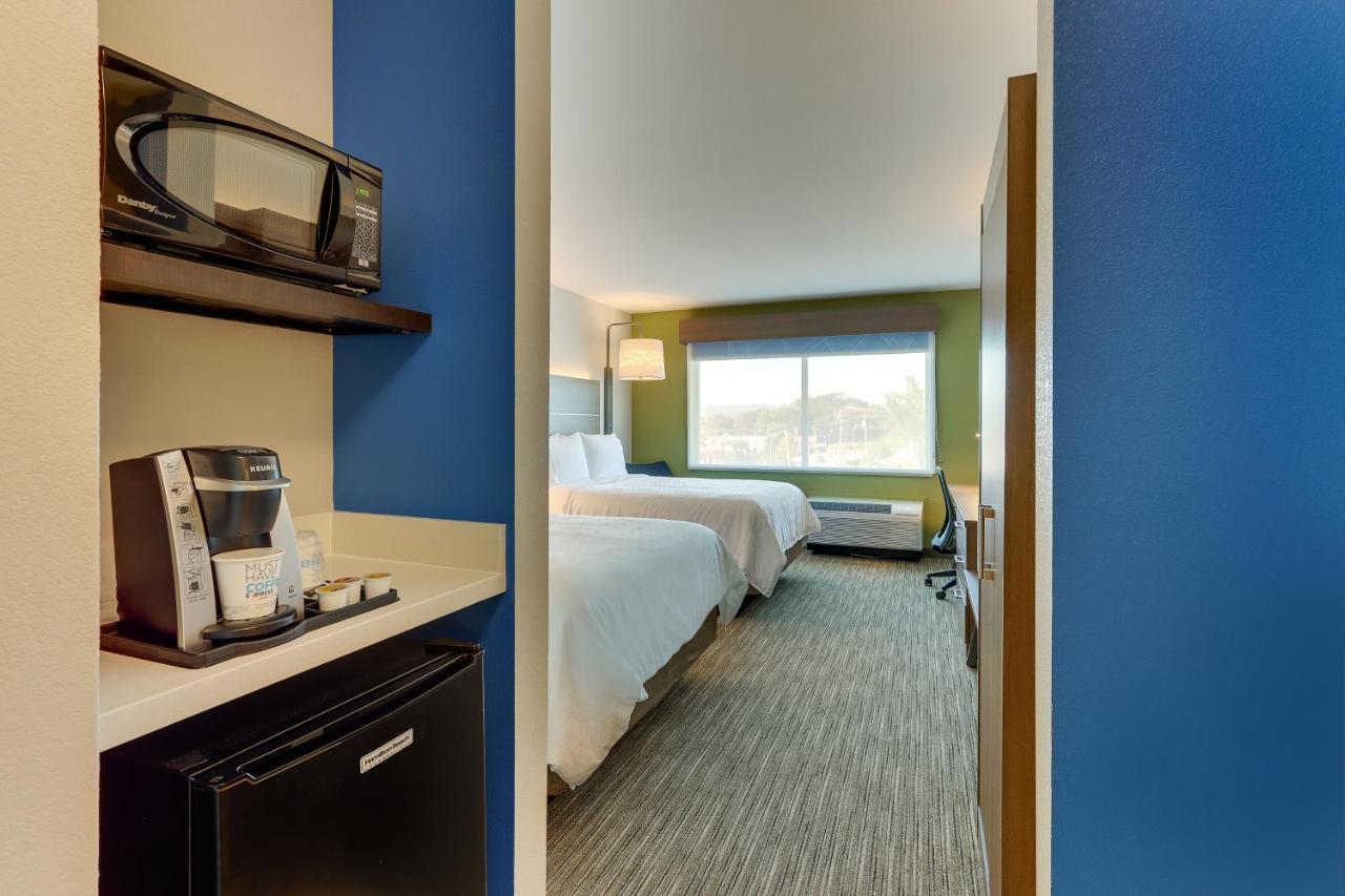 Holiday Inn Express & Suites - Roanoke - Civic Center Екстер'єр фото