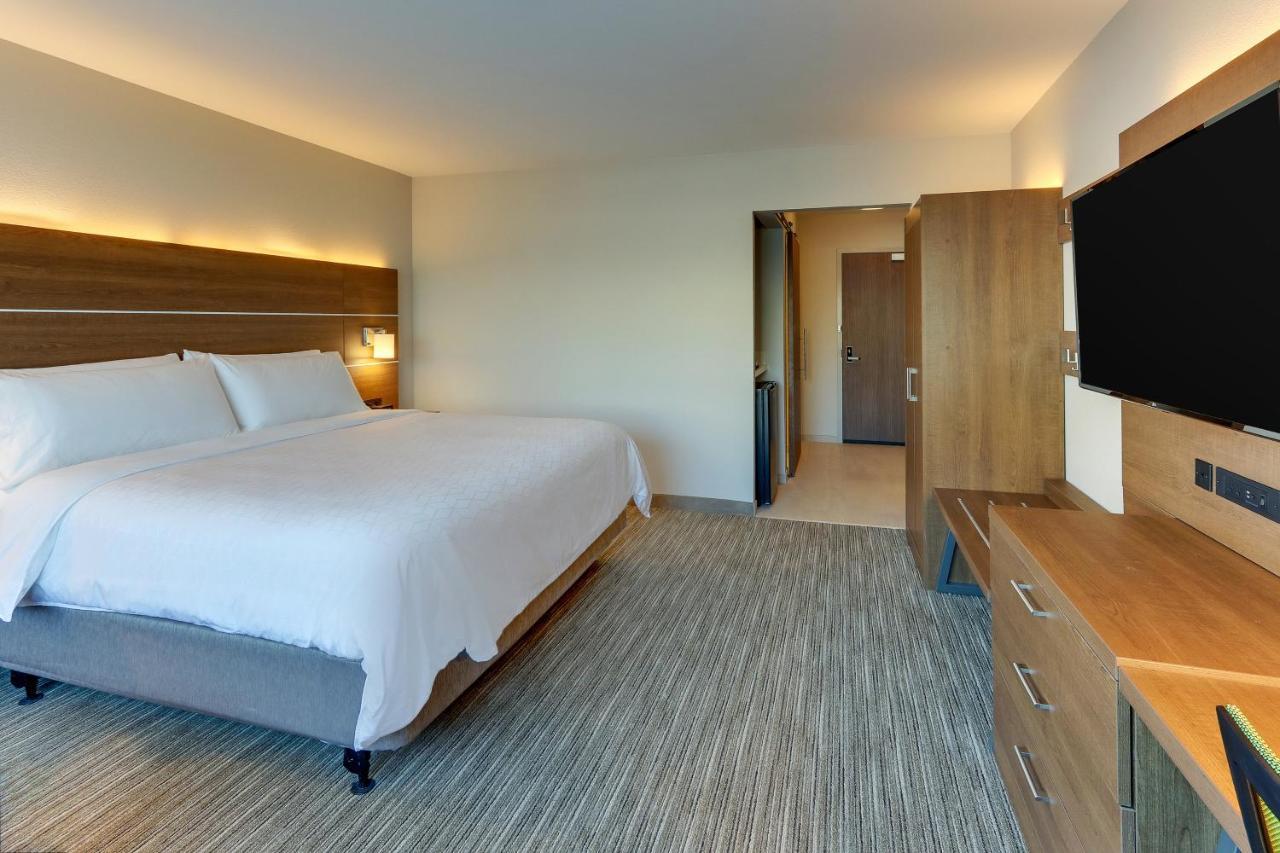 Holiday Inn Express & Suites - Roanoke - Civic Center Екстер'єр фото