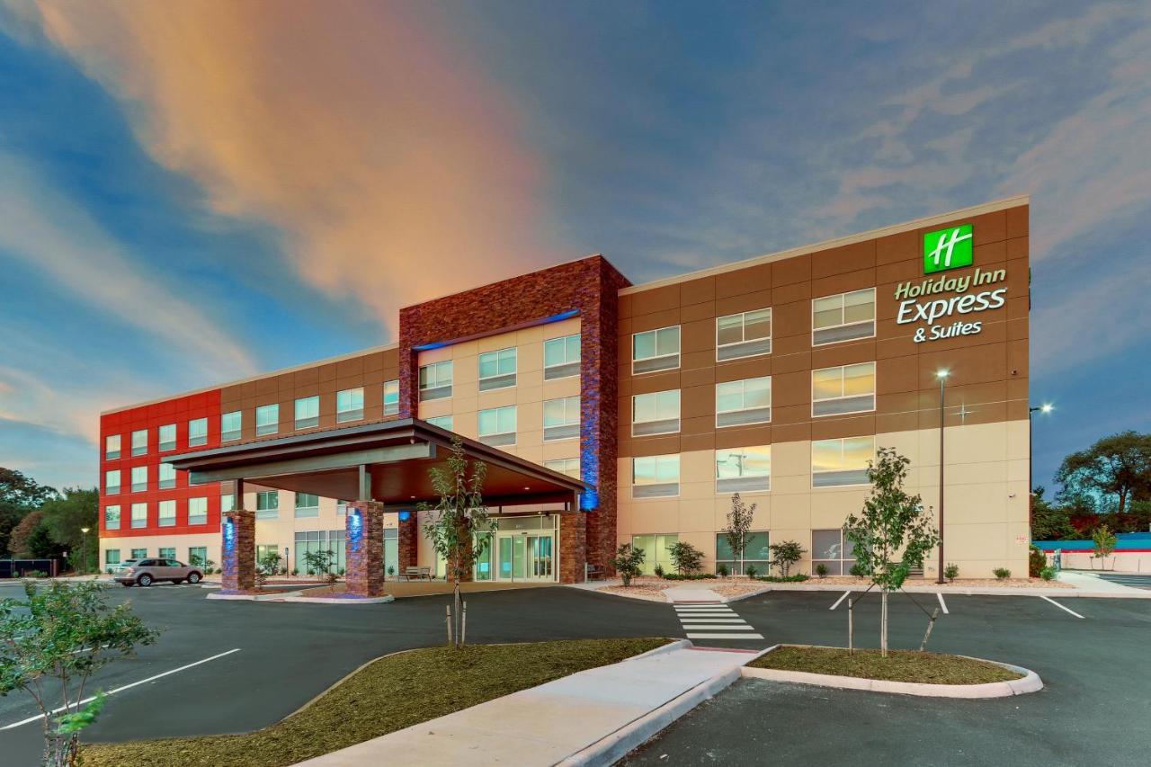 Holiday Inn Express & Suites - Roanoke - Civic Center Екстер'єр фото