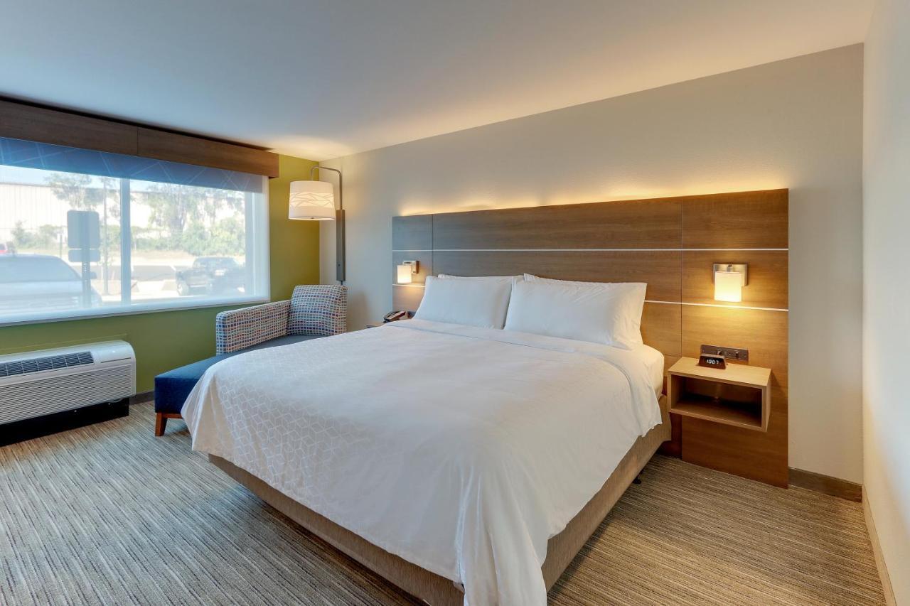 Holiday Inn Express & Suites - Roanoke - Civic Center Екстер'єр фото