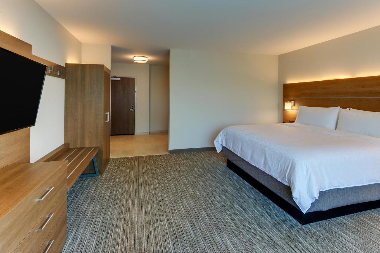 Holiday Inn Express & Suites - Roanoke - Civic Center Екстер'єр фото