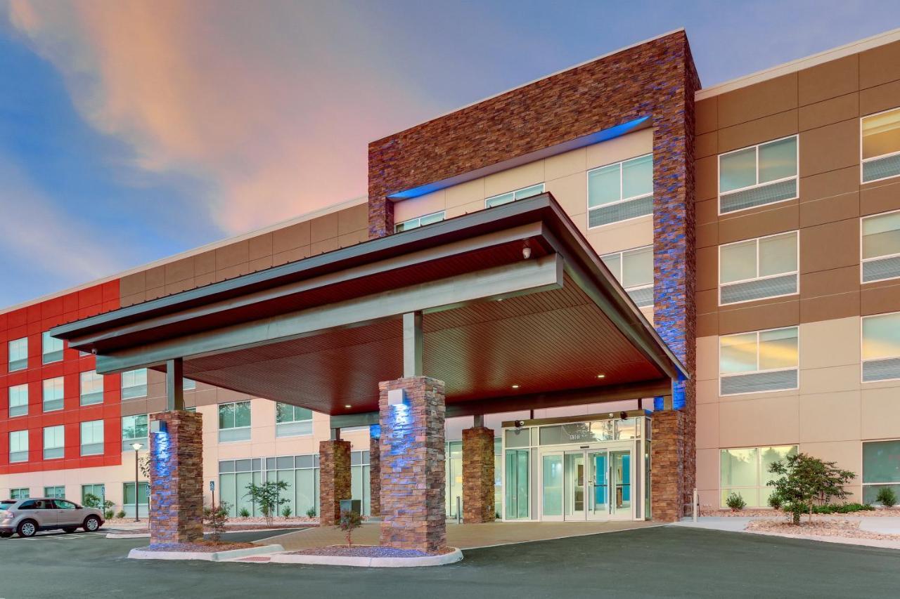 Holiday Inn Express & Suites - Roanoke - Civic Center Екстер'єр фото