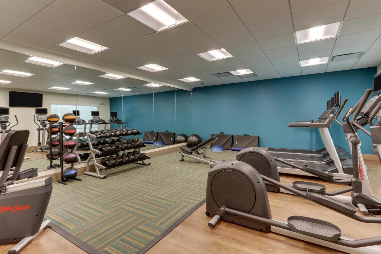 Holiday Inn Express & Suites - Roanoke - Civic Center Екстер'єр фото