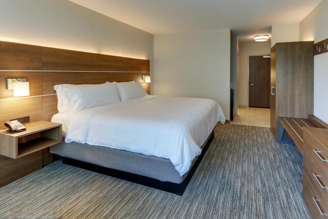 Holiday Inn Express & Suites - Roanoke - Civic Center Екстер'єр фото