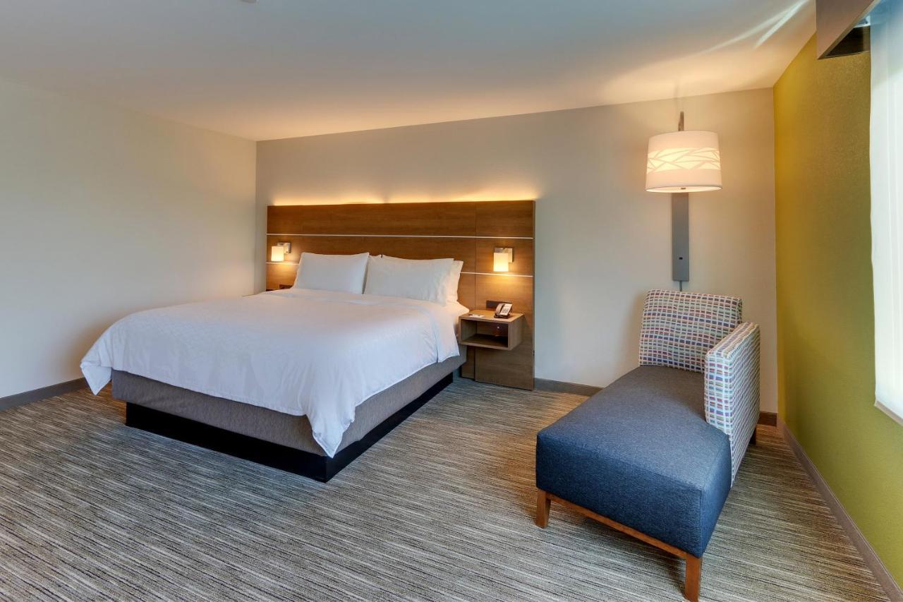 Holiday Inn Express & Suites - Roanoke - Civic Center Екстер'єр фото