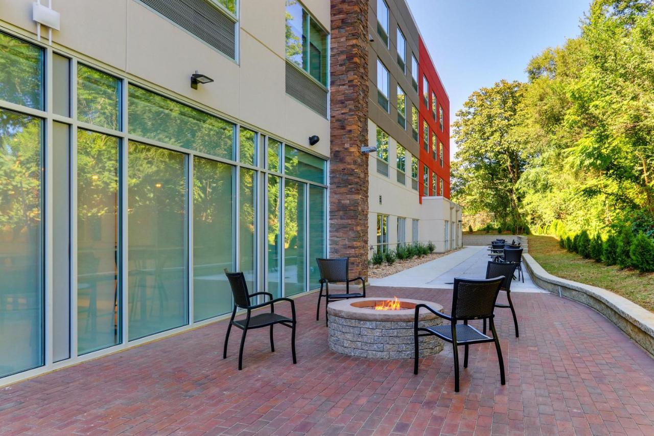 Holiday Inn Express & Suites - Roanoke - Civic Center Екстер'єр фото