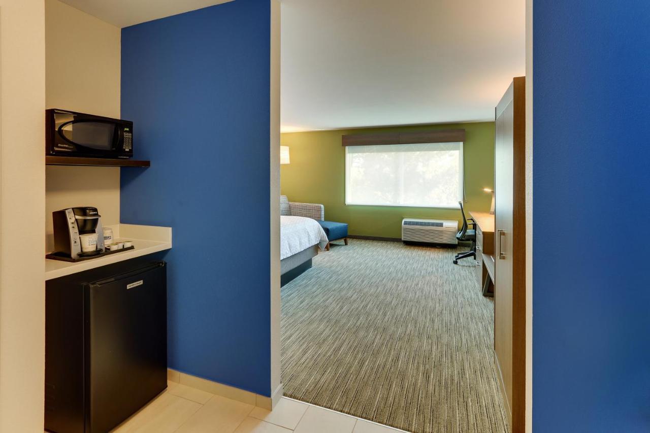 Holiday Inn Express & Suites - Roanoke - Civic Center Екстер'єр фото