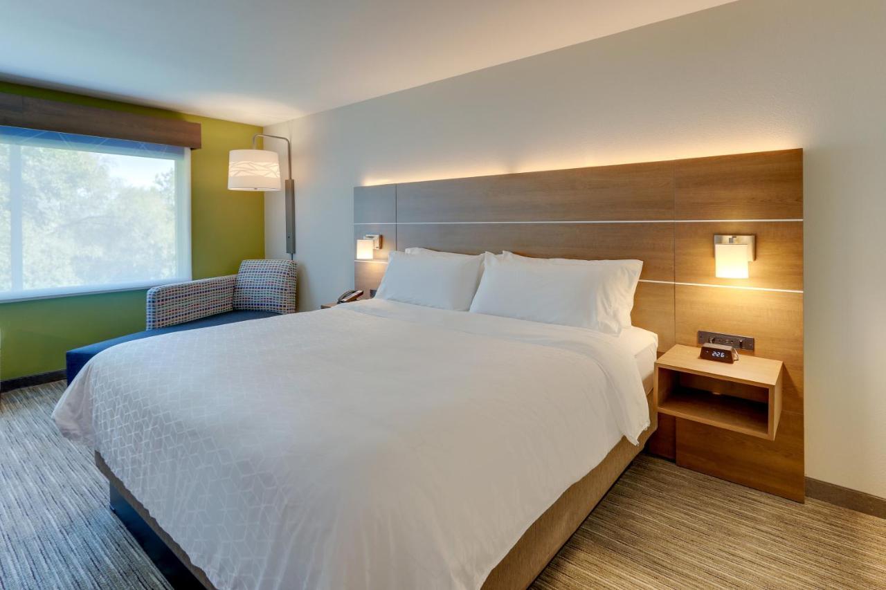 Holiday Inn Express & Suites - Roanoke - Civic Center Екстер'єр фото